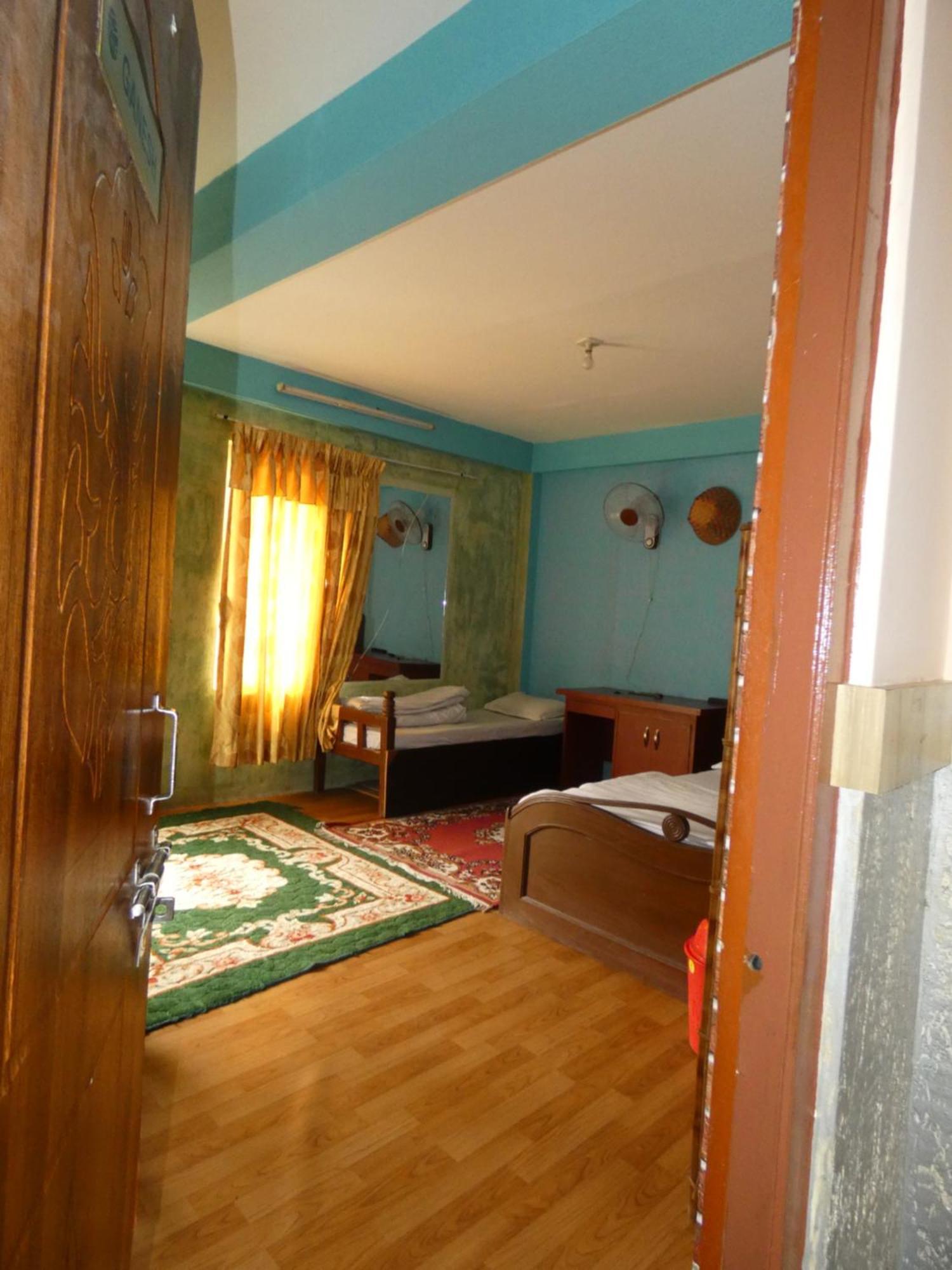 Sara'S Backpackers Hotel Kathmandu Exterior photo